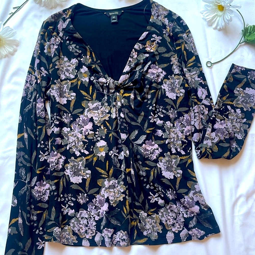 Chic Black Floral Top 💃